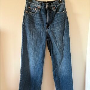 Levi's Women's Straight Leg Jeans in Medium Blue